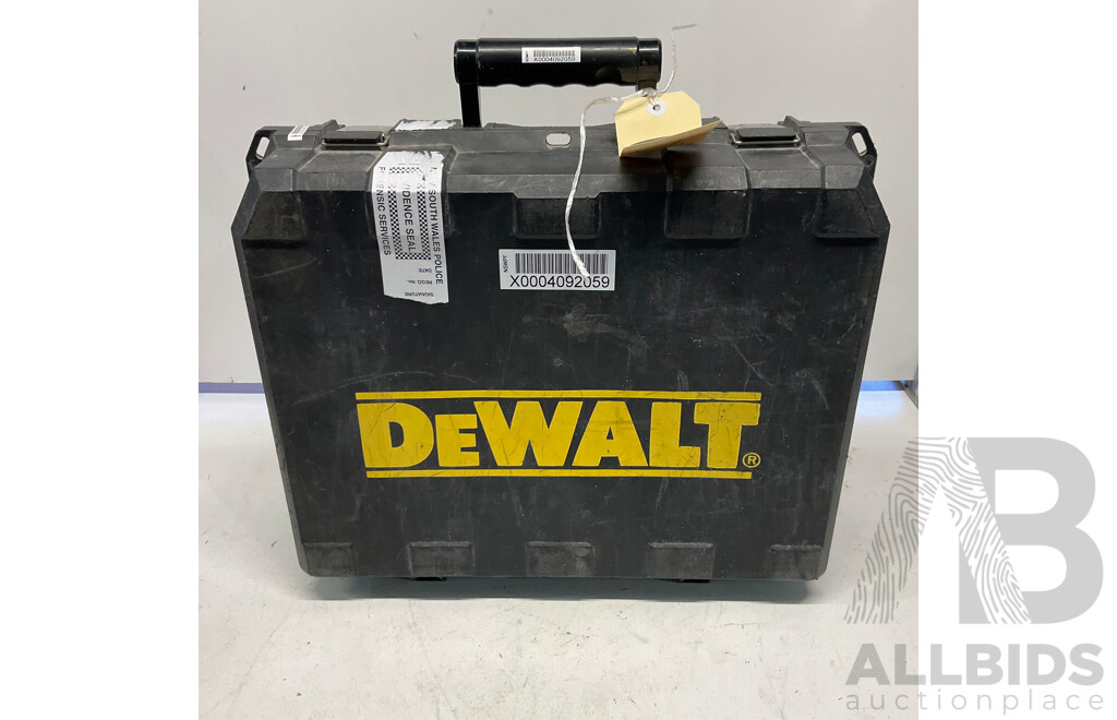 DEWALT DCN692 Framing Nailer with 1x Battery in Carry Case