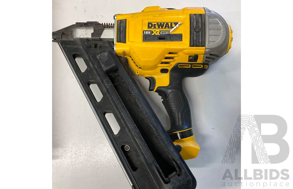 DEWALT DCN692 Framing Nailer with 1x Battery in Carry Case