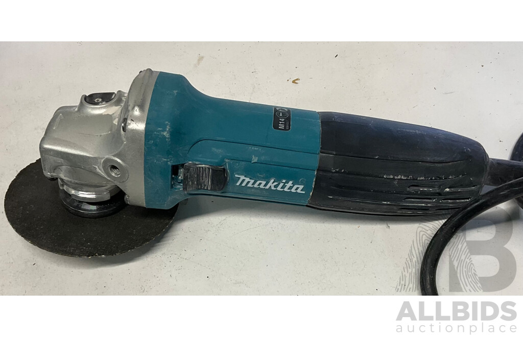 MAKITA GA5030 720W 125mm (5inch) Angle Grinder in Carry Case - ORP$109.00