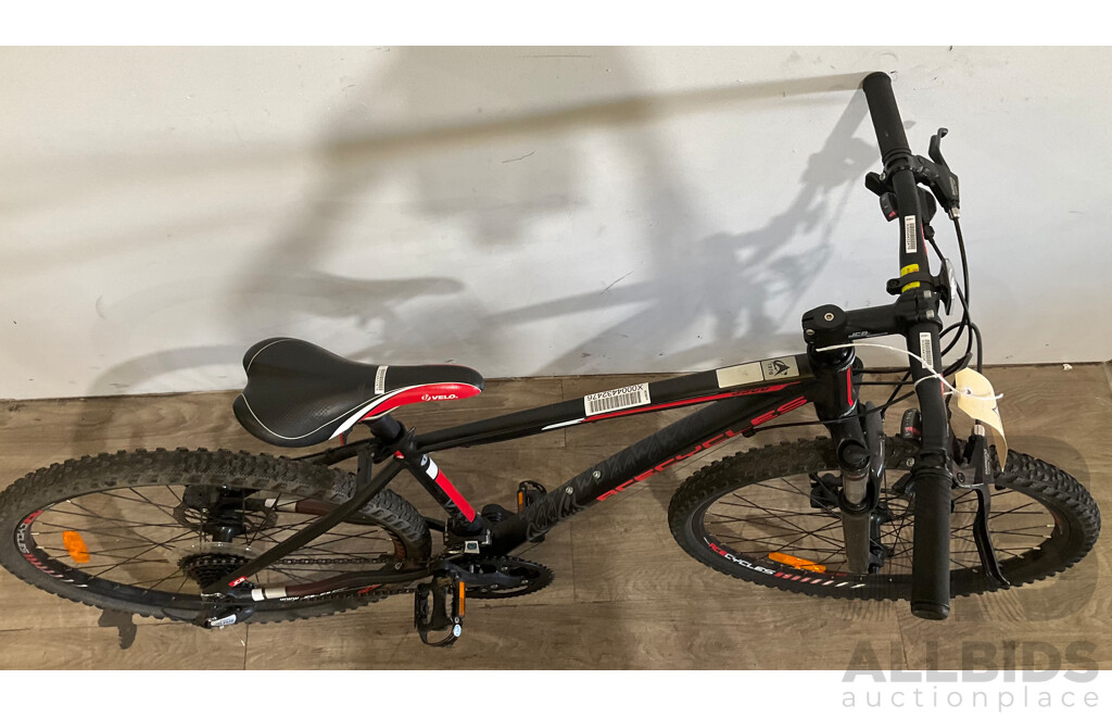 Ace Cycles 3900 Mountain Bike Black/Red