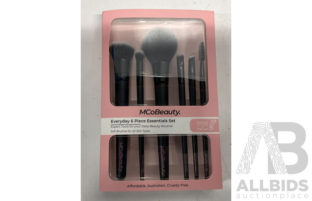 MCOBEAUTY Assorted of Brushes - Lot of 22