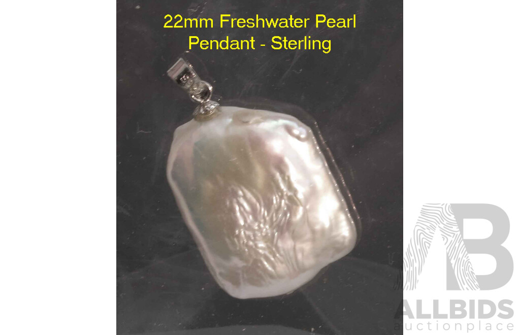 Large Freshwater Pearl Pendant