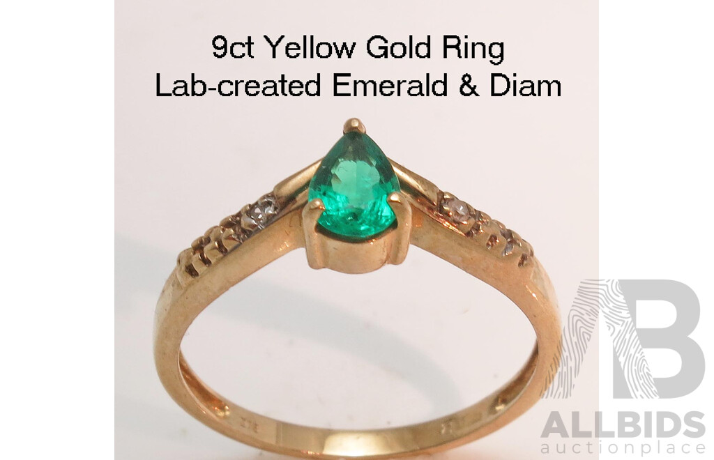 9ct Gold Ring - Lab created Emerald with 2 shoulder Diamonds