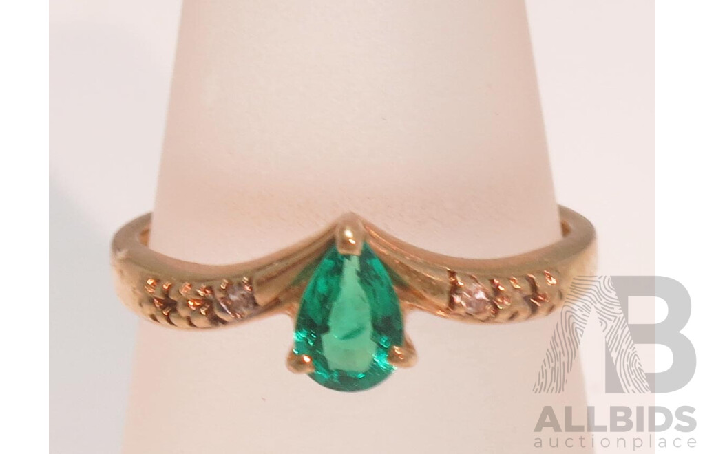 9ct Gold Ring - Lab created Emerald with 2 shoulder Diamonds