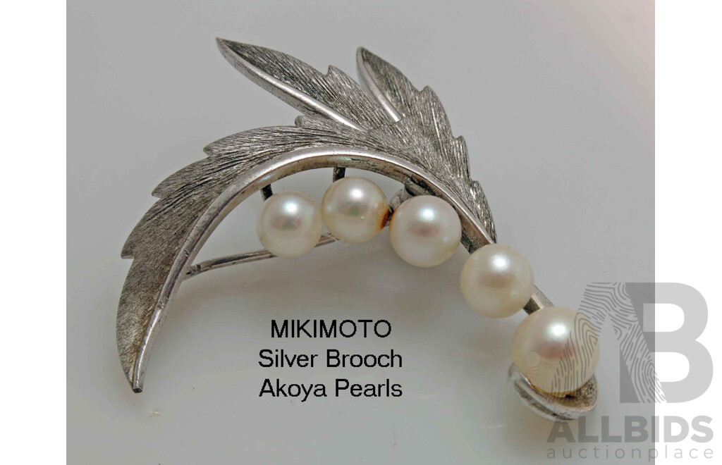 VINTAGE MIKIMOTO Silver Pearl Brooch