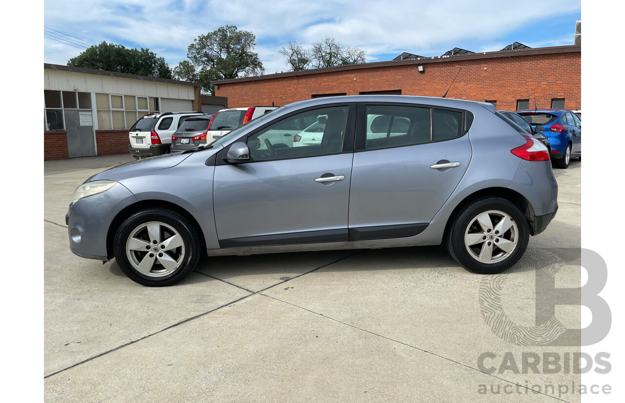 09/10 Renault Megane DYNAMIQUE FWD X32 5D Hatchback Silver 2.0L