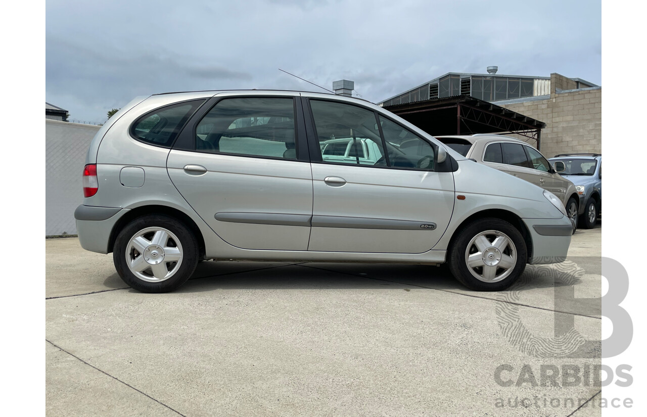 02/04 Renault Scenic Expression FWD  4D Wagon Silver 2.0L