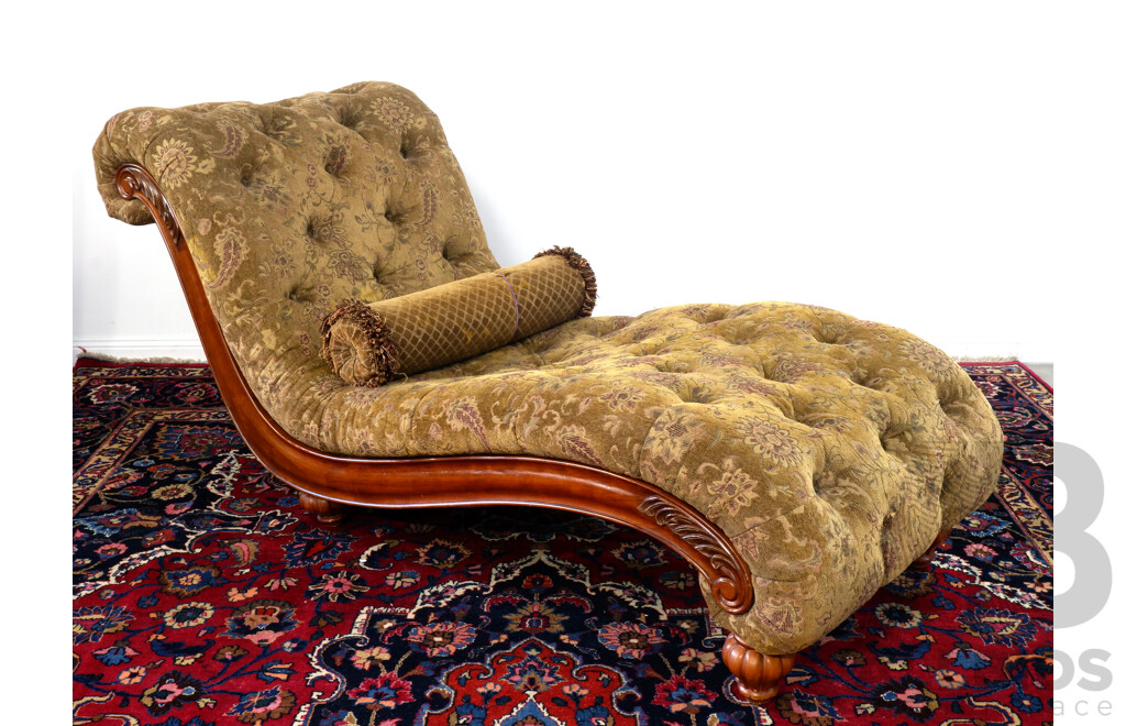 Modern Buttoned Fabric Chaise