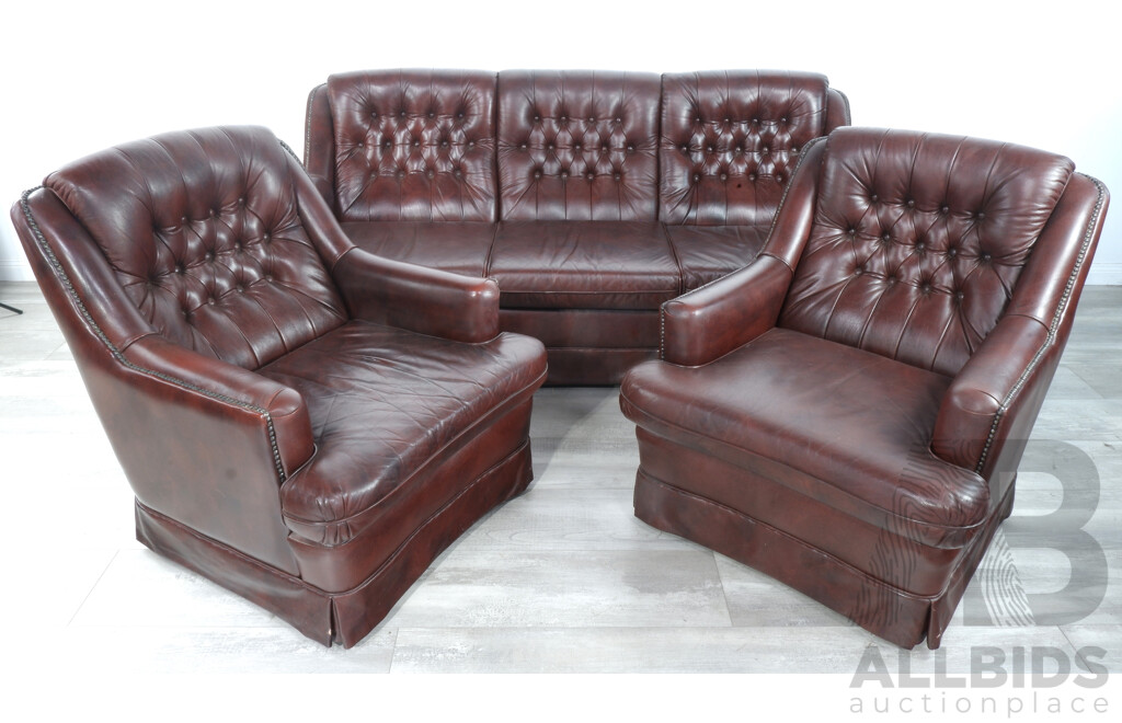 Leather Buttoned Back Three Piece Lounge Suite