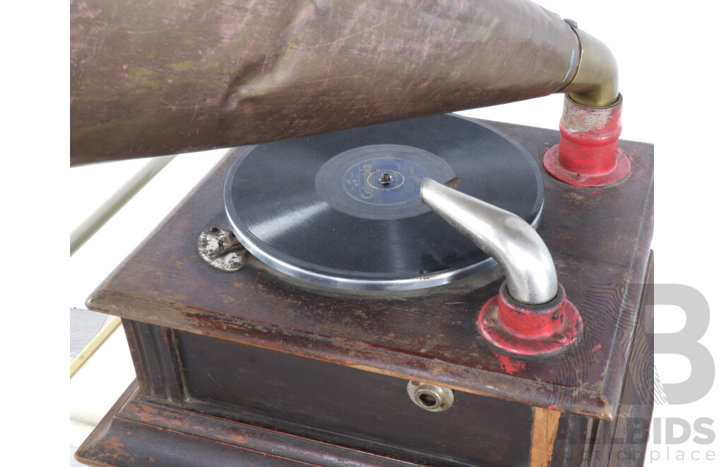 Antique Gramophone with Copper Horn