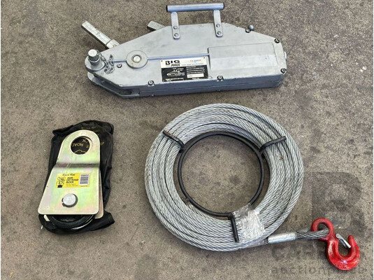 Big Haul Hand Winch with Wire Rope and Black Rat Block