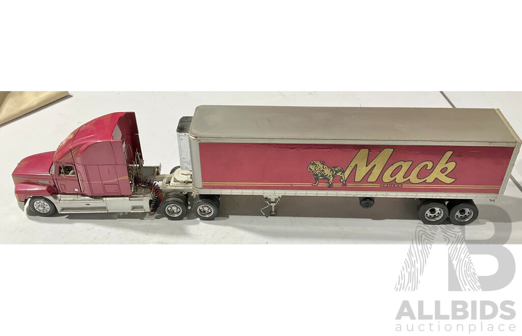 Franklin Mint 1/32 Scale Mack Truck and Trailer in Maroon