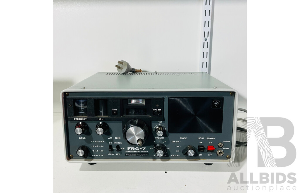 Retro Yaesu Muses FRG-7 Communications Receiver