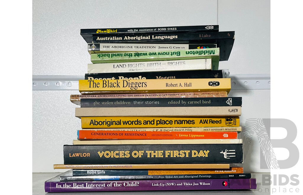 Good Collection 19 Books Relating to Australias Indigenous Aboriginals