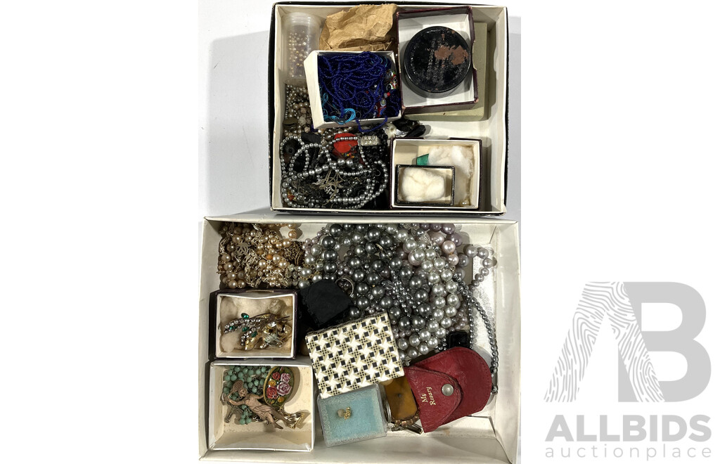 Mixed Assortment of Vintage Costume Jewellry, Loose Beads, Brooches and More