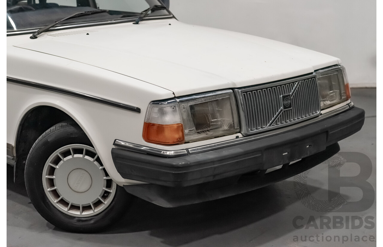 9/1990 Volvo 240 GL  4d Sedan White 2.3L