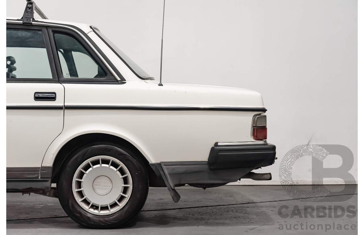 9/1990 Volvo 240 GL  4d Sedan White 2.3L