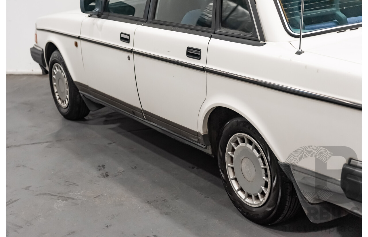9/1990 Volvo 240 GL  4d Sedan White 2.3L