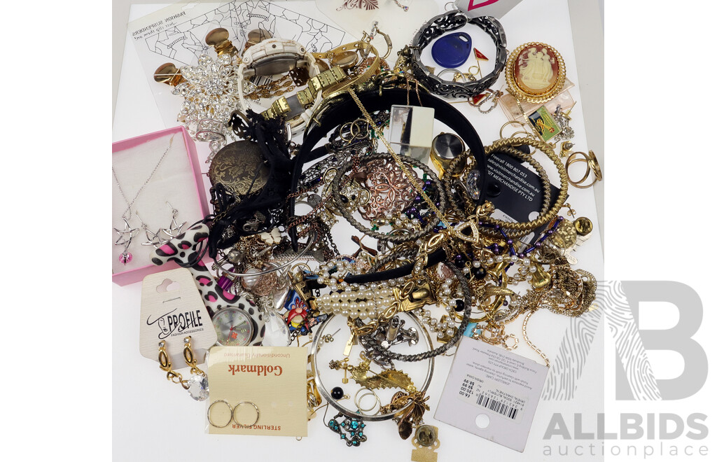 Huge Collection of Assorted Costume Jewellery Items