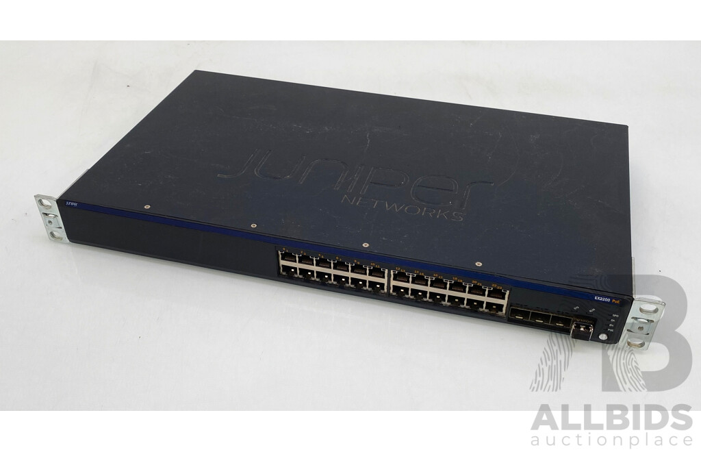 Juniper (EX2200-24P-4G) 24-Port Gigabit PoE Switch & IP Power 9258 4-Outlet Web Managed Remote Power Controller