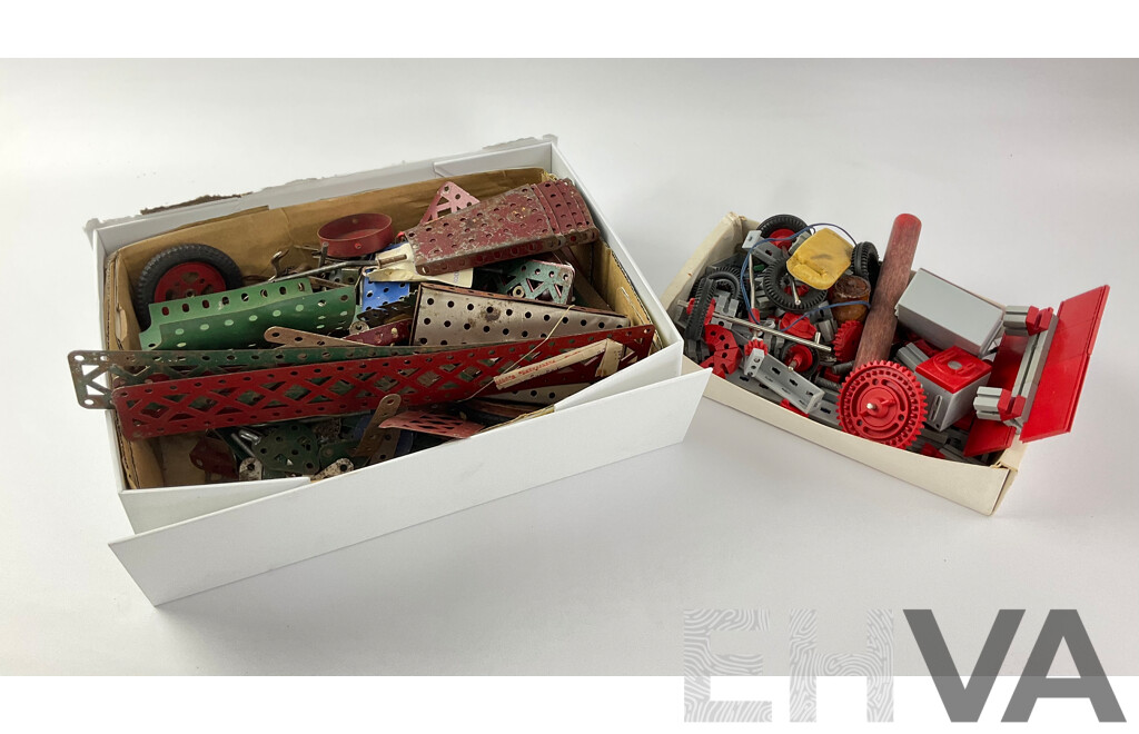 Collection of Vintage Meccano and Nylon Garantie Set Pieces