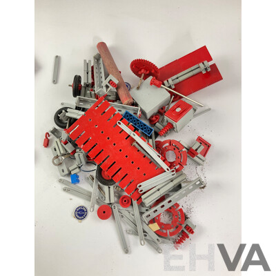 Collection of Vintage Meccano and Nylon Garantie Set Pieces