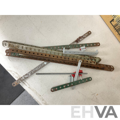 Collection of Vintage Meccano and Nylon Garantie Set Pieces
