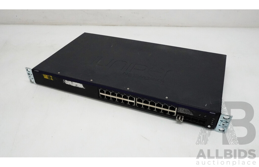 Juniper Networks (EX2200-24T-4G) EX2200 24-Port Gigabit Ethernet Switch