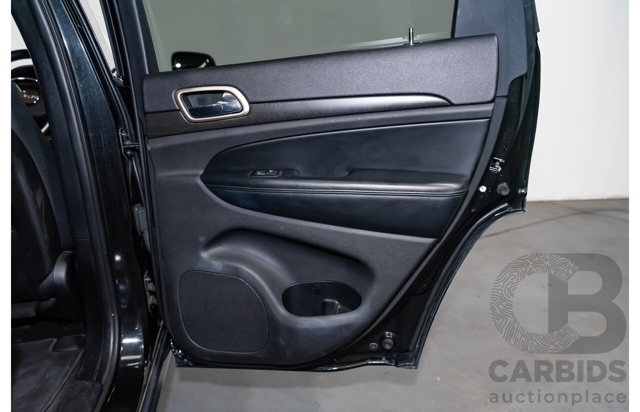 11/2015 Jeep Grand Cherokee Laredo WK MY16 4d Wagon Metallic Black V6 3.6L