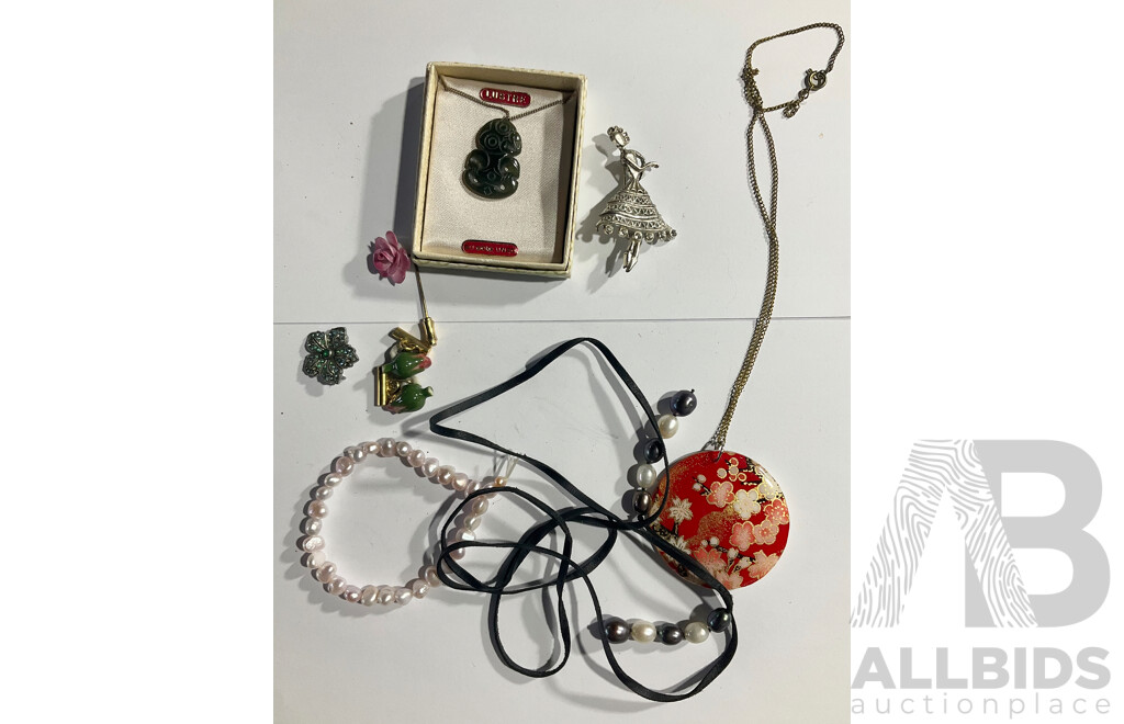 Collection of Jewellery Items Including Tiki Pendant, MOP Japanese Blossom Pendant and Freshwater Cultured Pearls