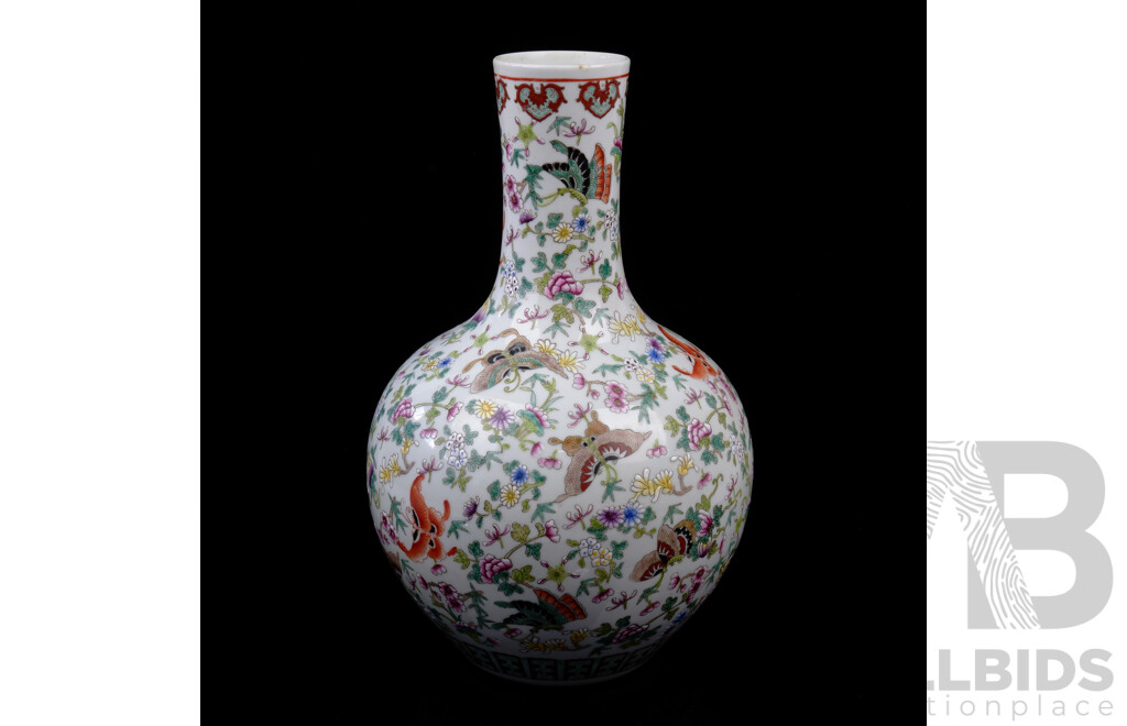 Chinese Porcelain Famile Rose Vase with Butterfly Decoration
