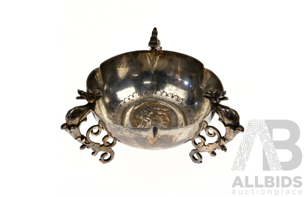 Antique Sterling Silver Dish with Three Merhorse Themed Feet and Satyr Bust to Interior, London, 1882