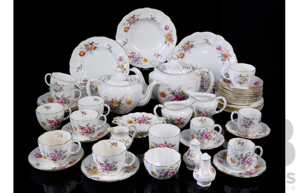 Collection Royal Crown Derby Porcelain Dinner Ware in Derby Posies Pattern