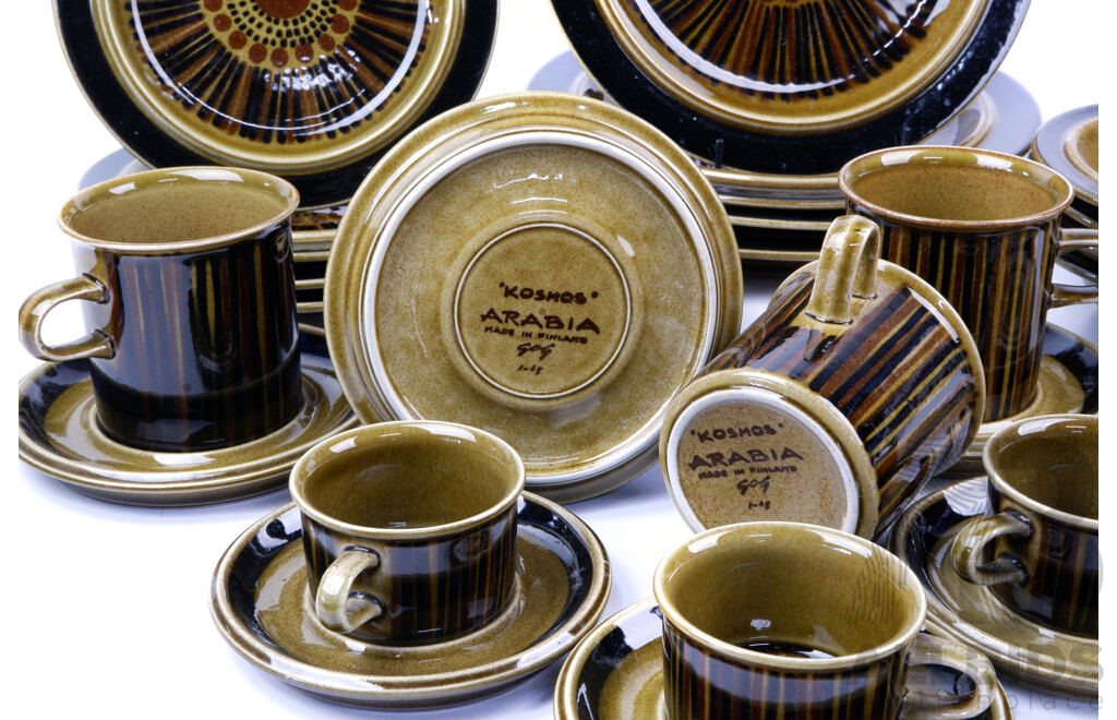 Good Collection Arabia Dinner Ware in Kosmos Pattern by Gunvor Olin-Grönqvist and Ulla Procope