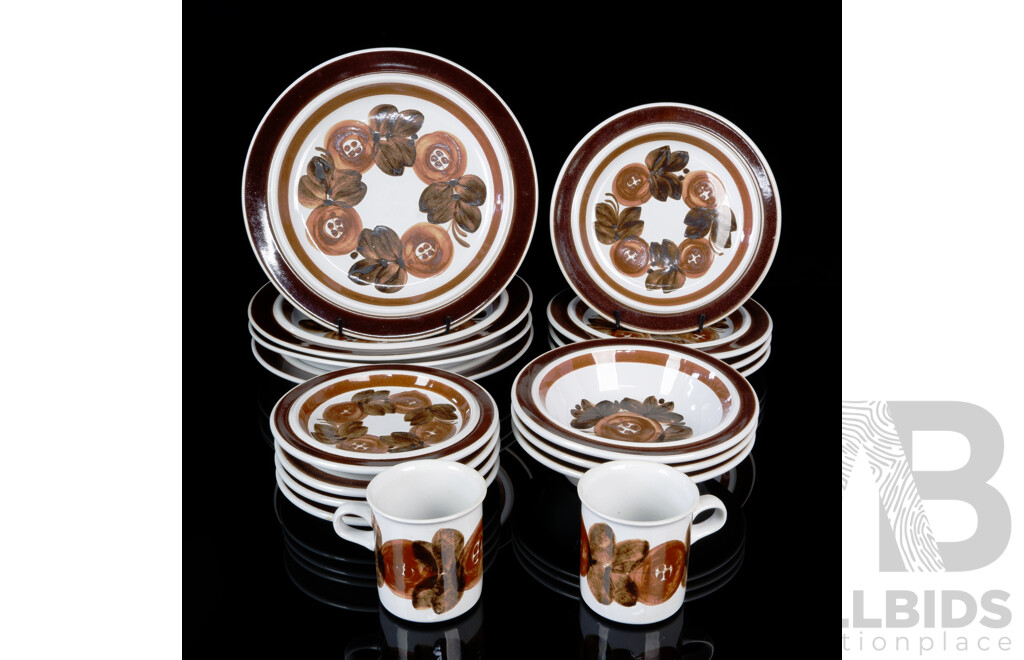 Good Collection Arabia Dinner Ware in Rosmarin Pattern by Ulla Procopé