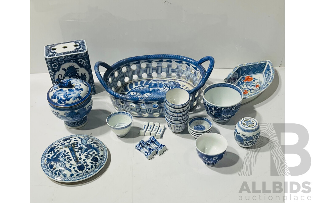 Collection Chinese Porcelain Blue & White Decorated Pieces