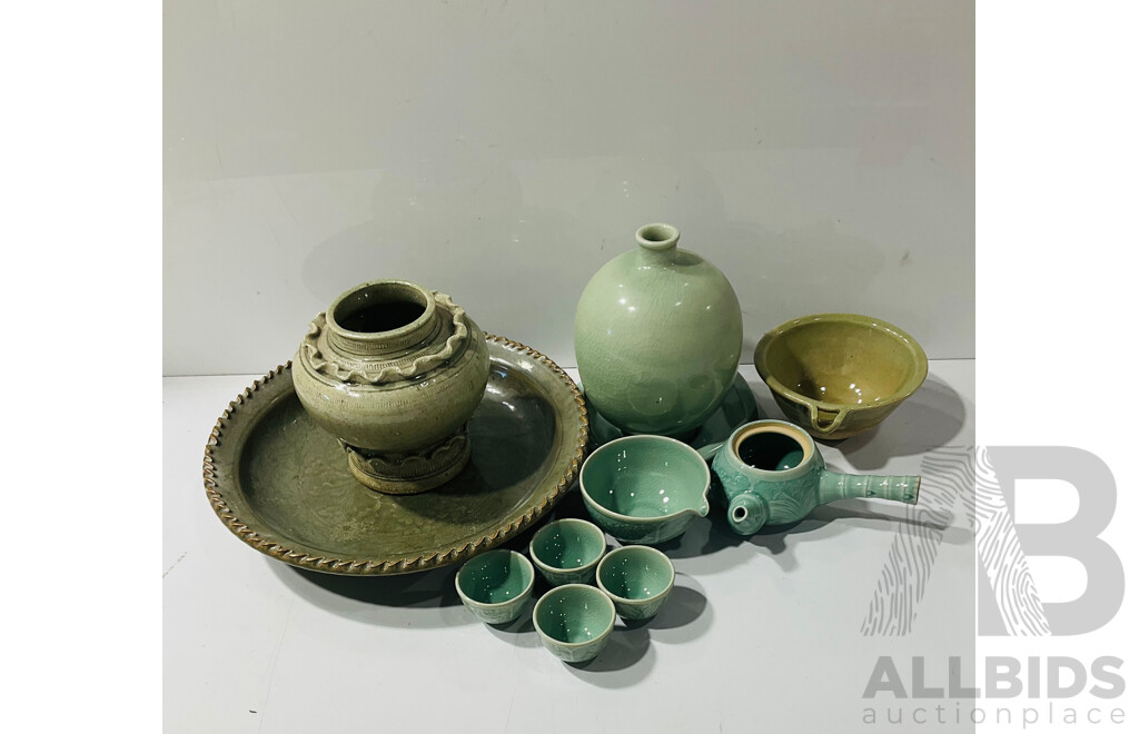 Collection Asian Celadon Glazed Ceramics