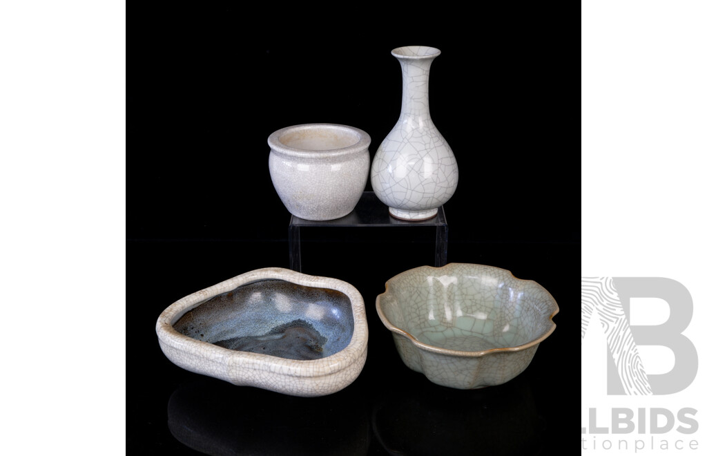 Collection Four Chinese Crackle Glazed Ceramic Pieces