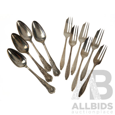 Set Six Sterling Silver Cake Forks, Sheffield 1929 Along with Set Four Teaspoons in Kings Pattern, 1965, Total Weight 213gm