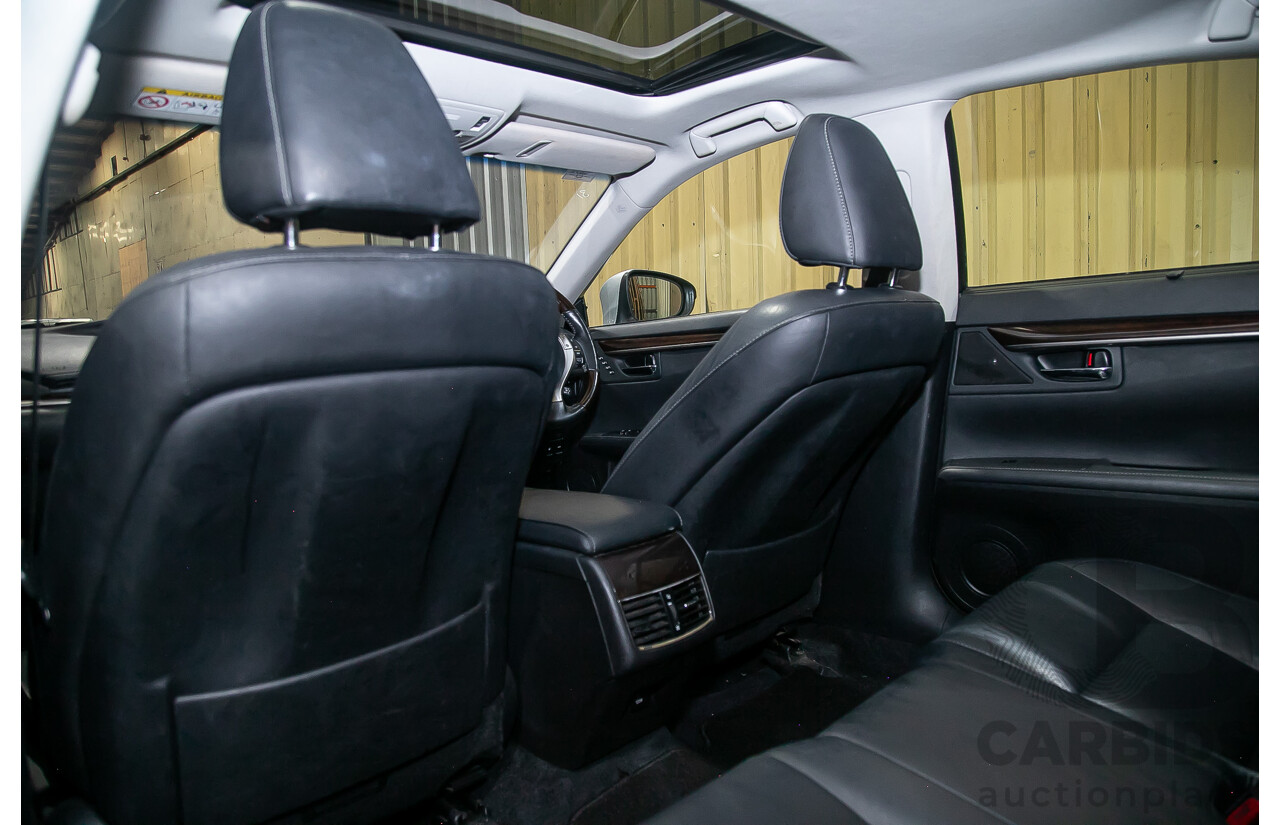 11/2013 Lexus Es300h Sports Luxury AVV60R 4d Sedan Metallic Silver 2.5L - Hybrid