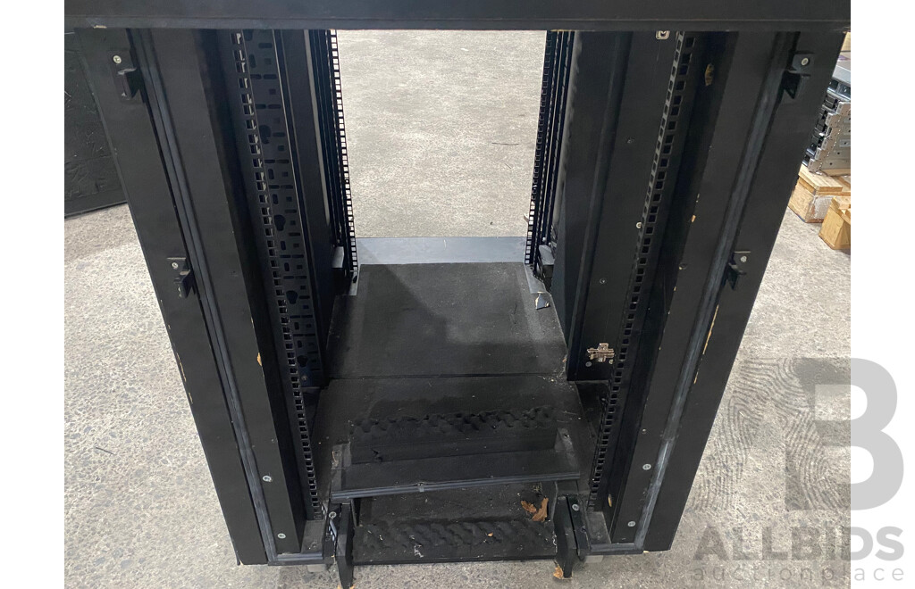 APC 16RU Server Rack Cabinet W/ Wheels