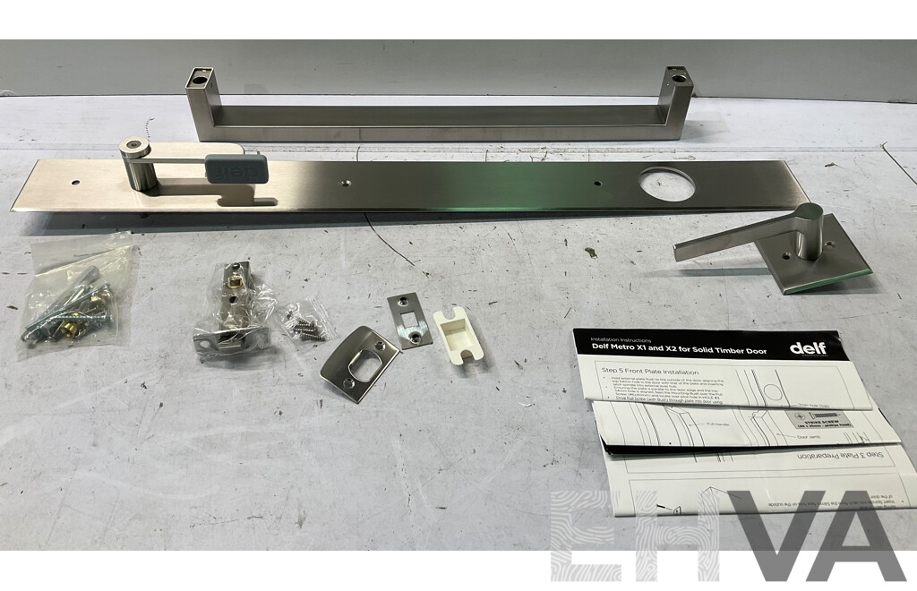 DELF ARCHTECTURAL Metro X1 675mm Plate Pull Handle