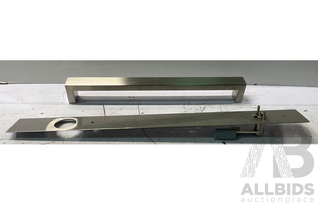 DELF ARCHTECTURAL Metro X1 675mm Plate Pull Handle