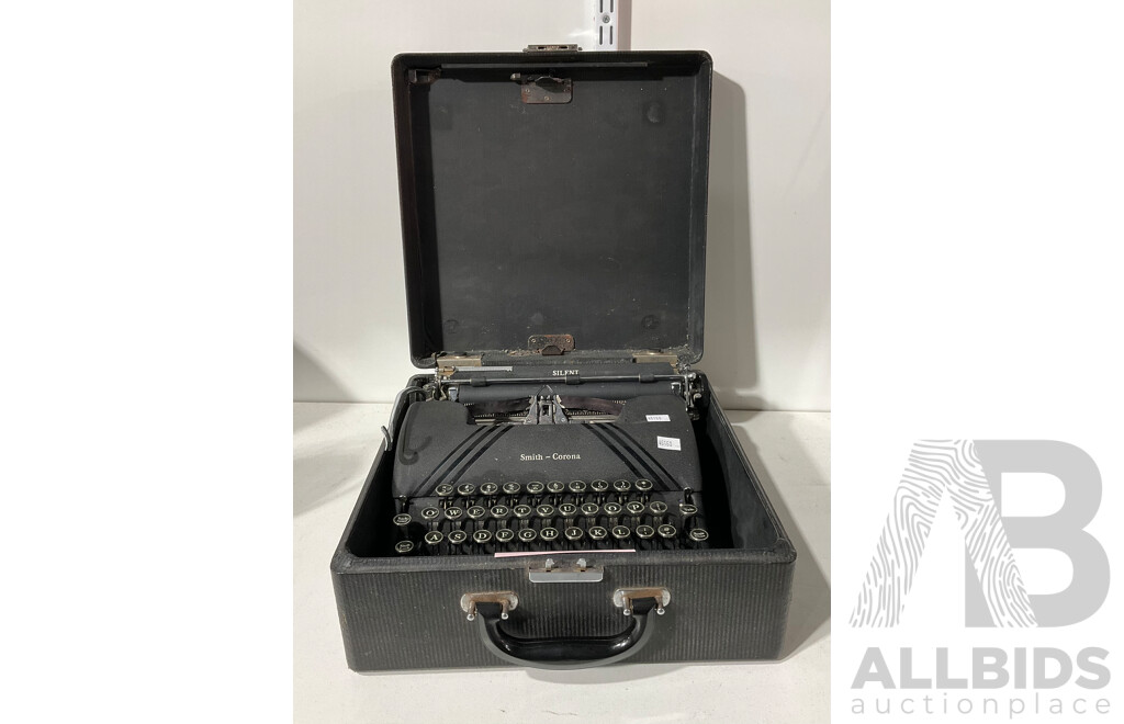 Vintage Smith-Corona ‘Silent’ Typewriter