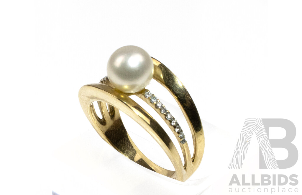 9ct Diamond & Freshwater Cultured Pearl Ring, Size N, 4.81 Grams