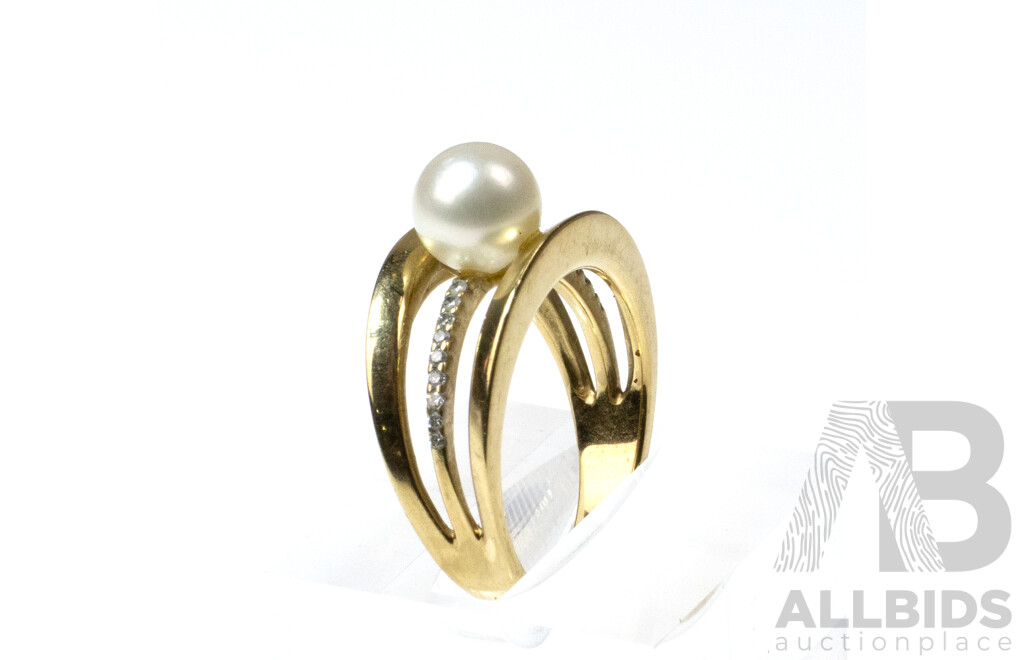9ct Diamond & Freshwater Cultured Pearl Ring, Size N, 4.81 Grams