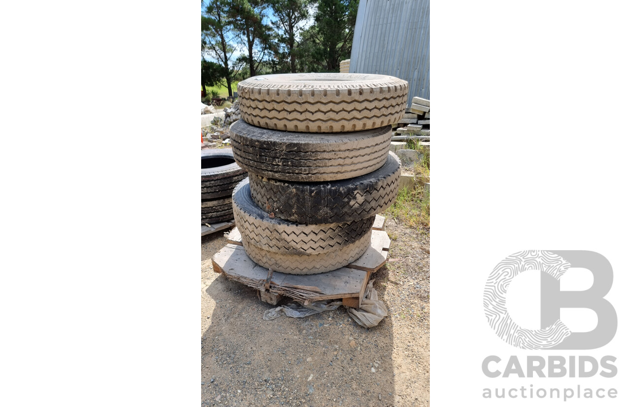 Set of Five Assorted Used Tyres Including YOKOHAMA & HANKOOK Tyres