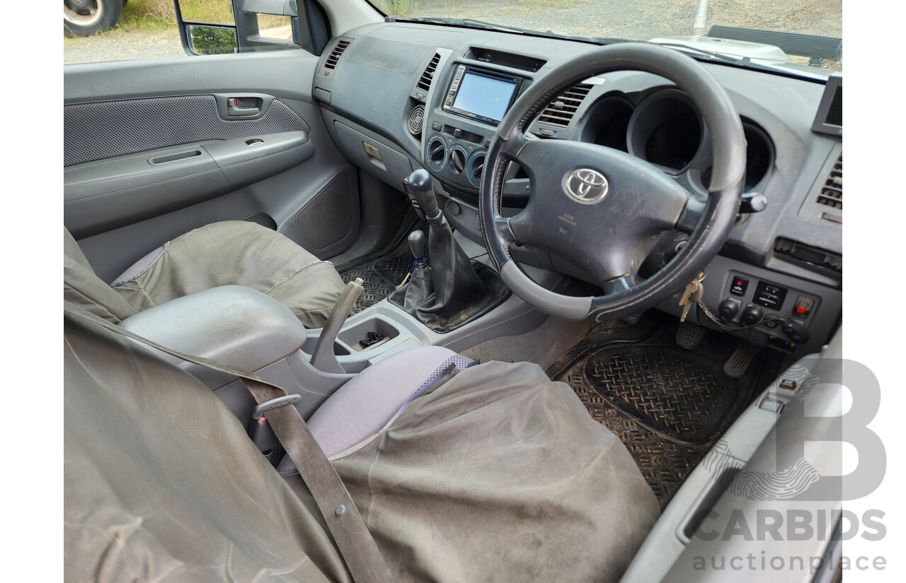 4/2007 Toyota Hilux SR5 (4x4) KUN26R 07 Upgrade Extra Cab P/Up Metallic Silver Turbo Diesel 3.0L