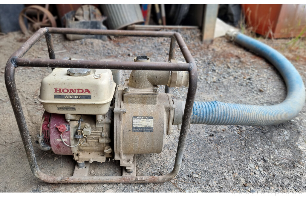 Honda WB30X7 Water Pump with 2m Hose Attachment