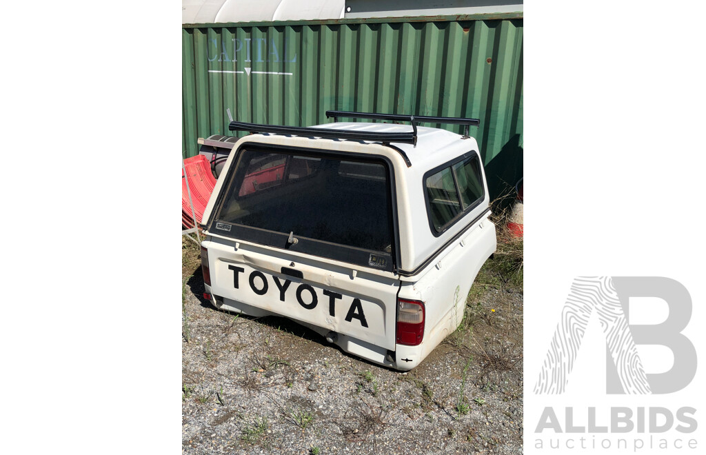 Toyota Hilux Rear End with Canopy and Roof Racks Attached